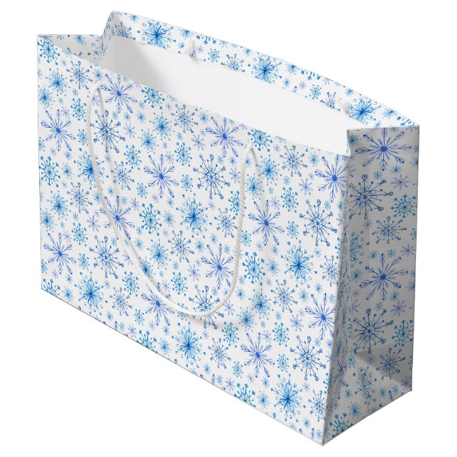 Weiße und blaue Eis und Schneeflocken Große Geschenktüte (Rückseite Schrägansicht)