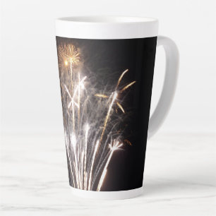 Weiße und goldene Feuerwerke II Patriotische Feier Milchtasse