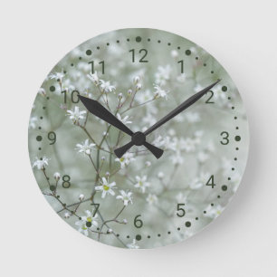 Weiße und grüne Brautblumen-Fotografie Runde Wanduhr