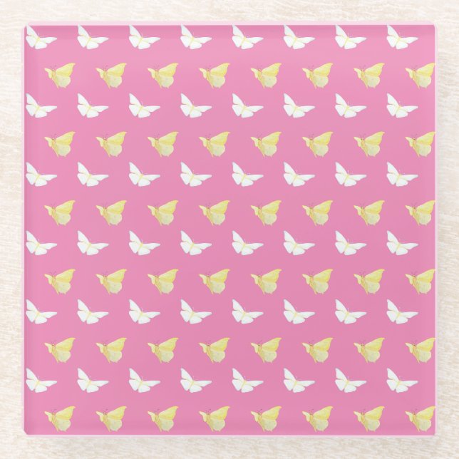 Weiße und hellgelbe Schmetterlinge fliegen pink Glasuntersetzer (Vorderseite)