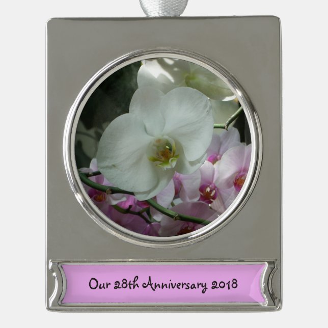 Weiße und Lila Orchideen Banner-Ornament Silber (Vorderseite)