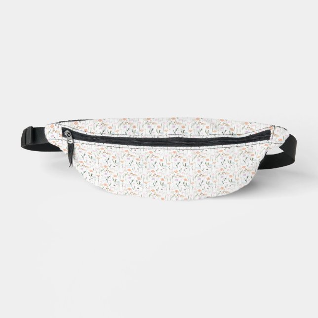 Weiße und pfirsichfarbene Wildblumen auf weißem Fa Bauchtasche (Vorderseite)