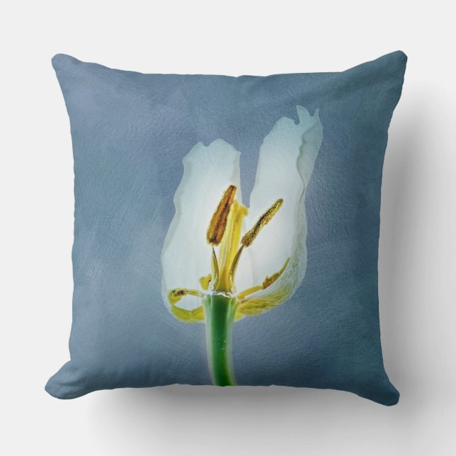 Weiße, verwelkende TulpenBlume Kissen (Vorderseite)