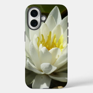 Weiße Wasserlilie und Blüten iPhone 16 Hülle