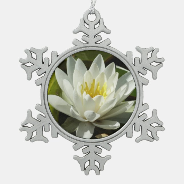 Weiße Wasserlilie und Blüten Schneeflocken Zinn-Ornament (Vorderseite)