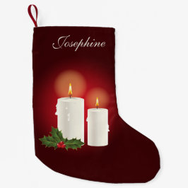 Weiße Weihnachtskerzen auf Rot mit Individuelle Na Kleiner Weihnachtsstrumpf