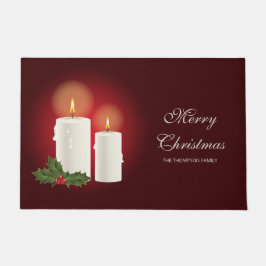 Weiße Weihnachtskerzen auf Rot mit individuellem T Fußmatte