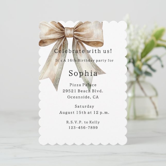 Weißer Champagner Moss Bow 16. Geburtstag Einladung (Stehend Vorderseite)