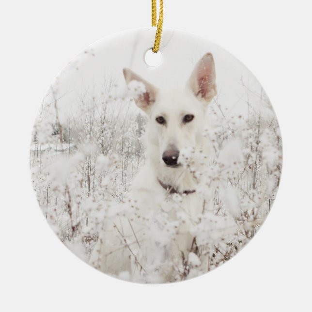 Weißer Deutscher Hirte im Schnee Keramik Ornament (Vorne)