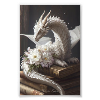 Weißer Drache auf Büchern Foto drucken