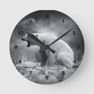 Weißer Eisbär-Jäger auf dem Eis im Wasser Runde Wanduhr