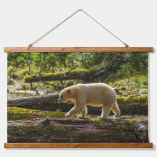 Weißer Geistbär jagt Wandteppich Mit Holzrahmen