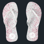 Weißer Glitzer und rosa Diamantflippen Flip Flops<br><div class="desc">Schön und sehr elegant aussehend Drehte Flop Shoes mit Imitaten rosa Diamanten auf einem Imitat weißen Glitzer Hintergrund bereit für Sie mit Ihrem ersten personalisieren. ⭐ Dieses Produkt ist zu 100% benutzerdefinierbar. *****Klicken Sie auf die SCHALTFLÄCHE ANKLICKEN, um hinzuzufügen, zu löschen, zu verschieben, zu verändern, umzudrehen, zu drehen, etc... alle...</div>