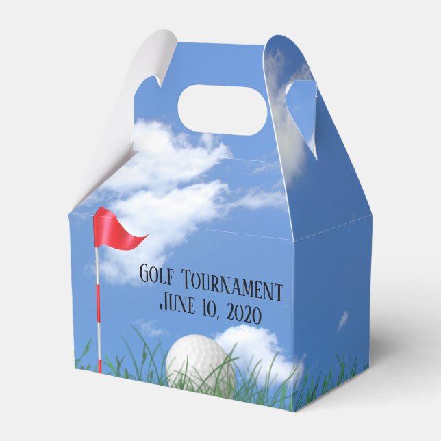 weißer Golfball und Flagge im Gras Geschenkschachtel (Vorderseite)