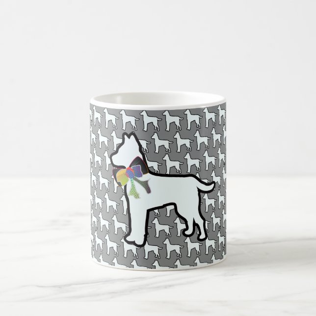 Weißer Hund mit grauer Schleife  Kaffeetasse (Mittel)