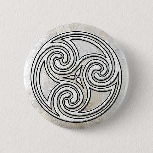 Weißer keltischer irischer Knoten Triskelion Button