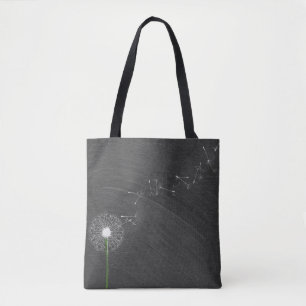 weißer Kronleuchter auf Kachelboden Tasche