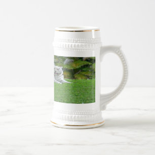 Weißer Lächeliger Bierglas