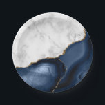 Weißer Marmor Gilded Navy Blue Agate Pappteller<br><div class="desc">Eleganter weißer Marmor und marineblauer agate vergoldet mit Imitaten goldenen Glitzer verbinden sich in diesem luxuriösen Design.</div>