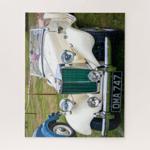 Weißer MG TD klassischer britischer Sportwagen