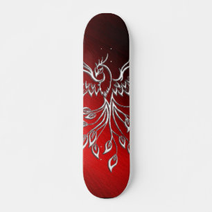 Weißer Phoenix steigt rot an schwarzen Aschen Skateboard