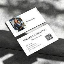 Weißer professioneller Immobilienmakler Foto QR-Co