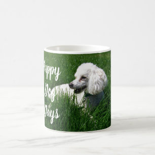 Weißer Pudel in der grünes Kaffeetasse