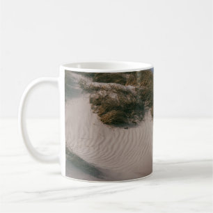 WEISSER SAND UND GRÜNES GRASS FELD KAFFEETASSE
