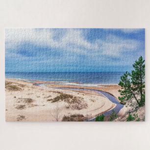 Weißer Sandstrand an der Ostsee in Lettland