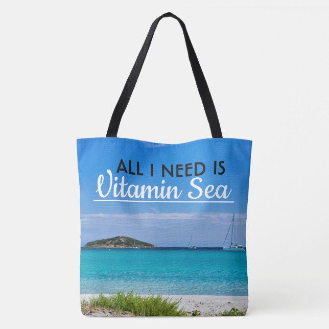 weißer Sandstrand mit türkisblauem Wasser und Sege Tasche (Rückseite)