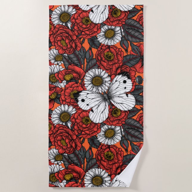 Weißer Schmetterling und Rose Strandtuch (Vorderseite)