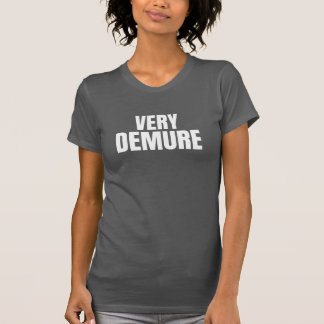 Weißer Schriftart mit sehr hohem Abfall T-Shirt