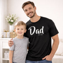 Weißer Schriftzug Established Dad