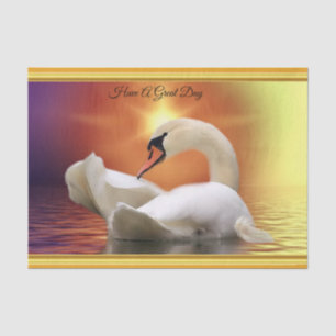 Weißer Schwan in einem See mit einem orange Seidenpapier