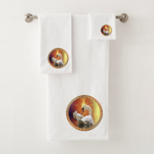 Weißer Schwan mit goldfarbenem und orangefarbenem Badhandtuch Set