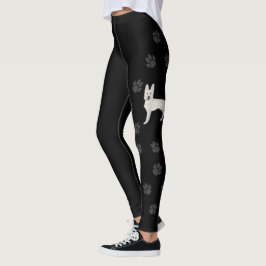 Weißer Schweizer Schäferhund GSD Hund mit grauen P Leggings