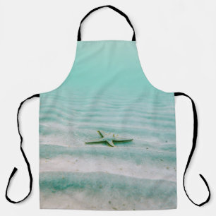 Weißer Seestern auf Sand unter Wasser am Morgen Schürze