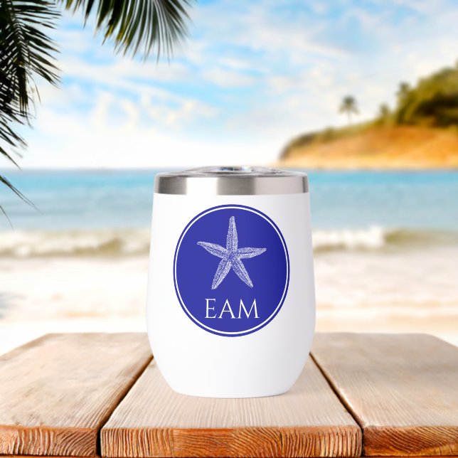 Weißer Starfish an der Küste auf Navy Blue Monogra (Strand (gedreht))