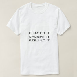 WEISSER T - SHIRT KÜRZTE, DASS ER ES WIEDER AUFBAU
