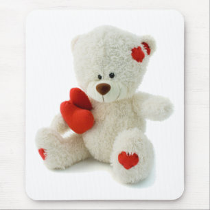 Weißer Teddybär, der ein rotes Herz hält Mousepad