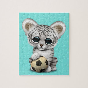 Weißer Tiger CUB mit Fußball-Fußball