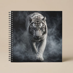 Weißer Tiger, der durch Rauch geht Notizbuch