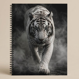 Weißer Tiger, der durch Rauch geht Notizbuch