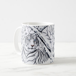 Weißer Tiger, der herein mischt Kaffeetasse