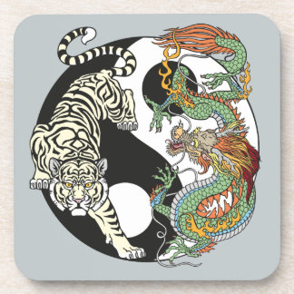 Weißer Tiger gegen grüner Drache im Yin Yang Getränkeuntersetzer