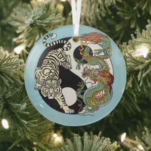 Weißer Tiger gegen grüner Drache im Yin Yang Gl Ornament Aus Glas