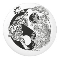 Weißer Tiger gegen grüner Drache im Yin-Yang