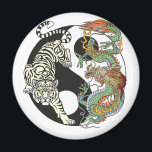 Weißer Tiger gegen grüner Drache im Yin-Yang Magnet<br><div class="desc">Weiße Tiger gegen grüne Drachenenergie im Yang-Symbol für Harmonie und Gleichgewicht. Im Feng Shui sind Drache und Tiger sowohl innerhalb als auch außerhalb des Hauses wichtig. Illustration durch Insima</div>