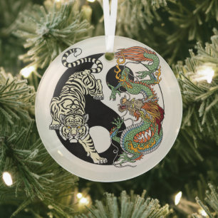 Weißer Tiger gegen grüner Drache im Yin-Yang Ornament Aus Glas