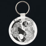 Weißer Tiger gegen grüner Drache im Yin Yang Schlüsselanhänger<br><div class="desc">Weiße Tiger gegen grüne Drachenenergie im Yang-Symbol für Harmonie und Gleichgewicht. Im Feng Shui sind Drache und Tiger sowohl innerhalb als auch außerhalb des Hauses wichtig. Illustration durch Insima</div>